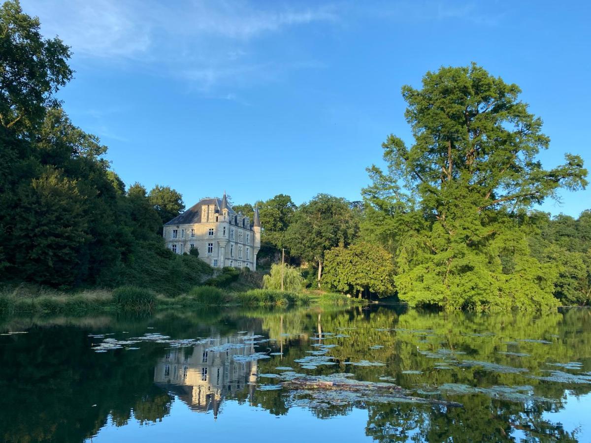 Chateau Des Loups - Les Cypres Echire Buitenkant foto