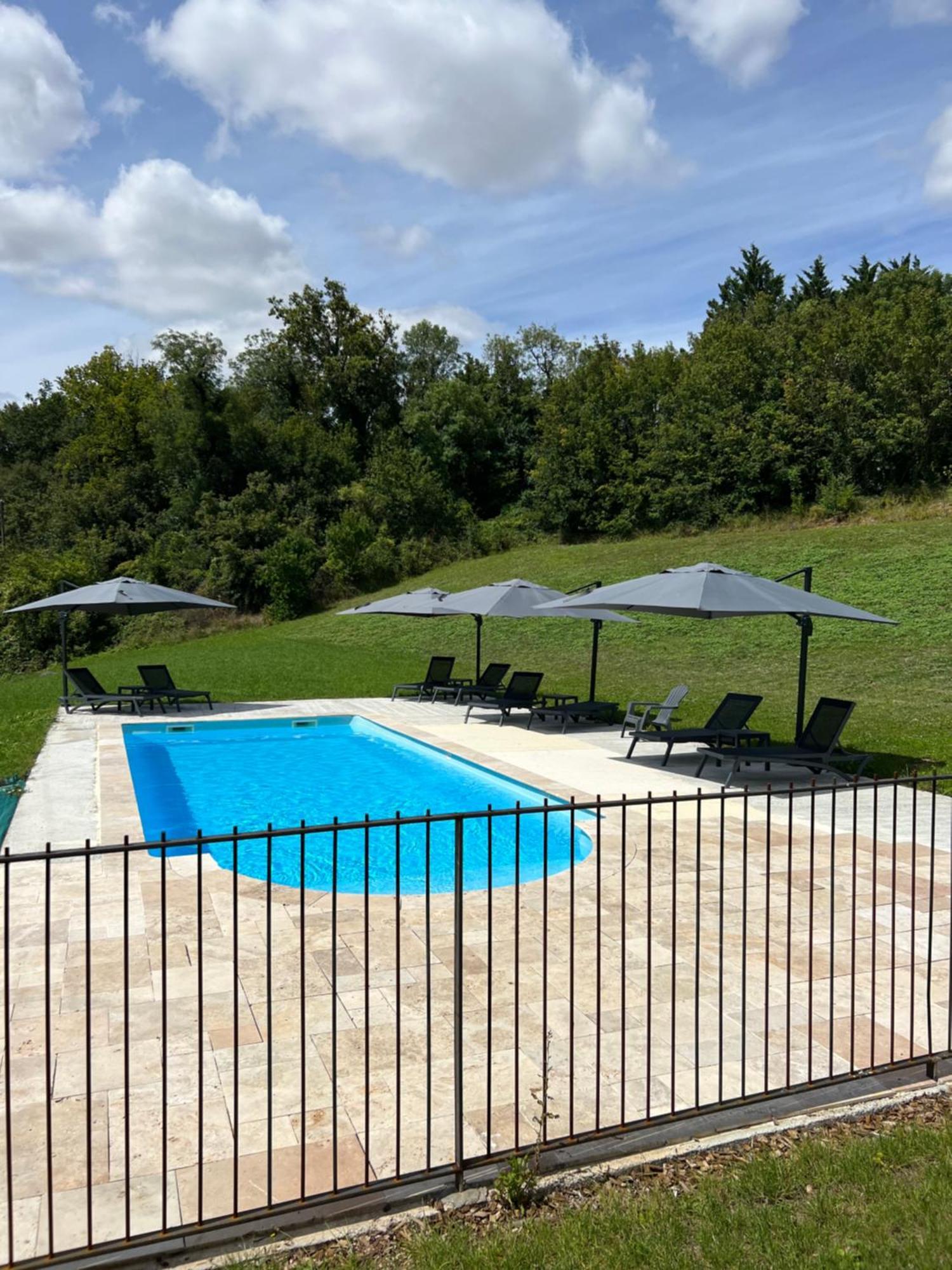 Chateau Des Loups - Les Cypres Echire Buitenkant foto