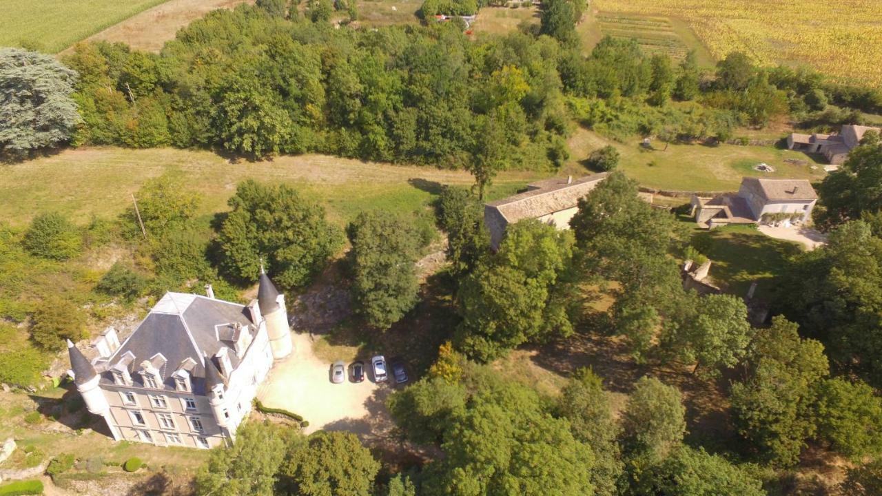 Chateau Des Loups - Les Cypres Echire Buitenkant foto