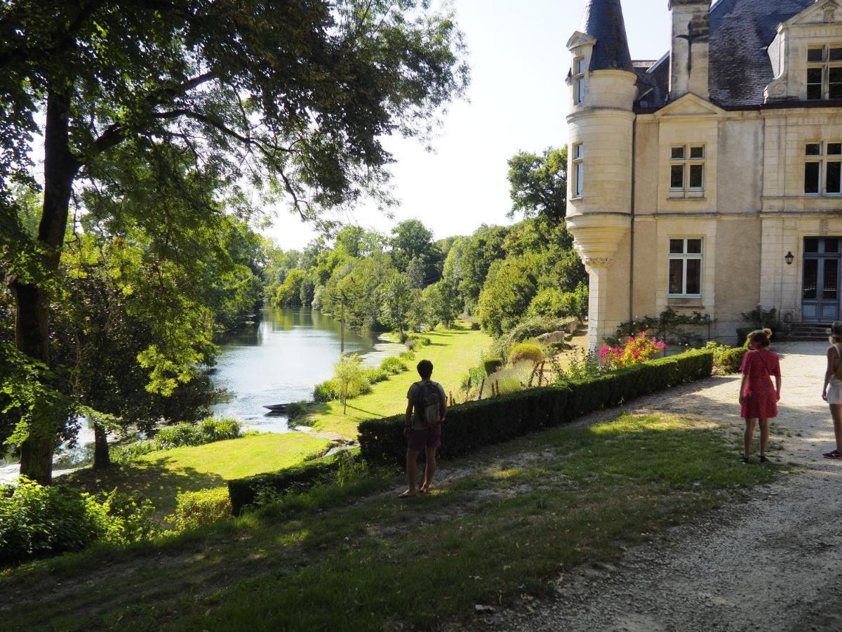Chateau Des Loups - Les Cypres Echire Buitenkant foto