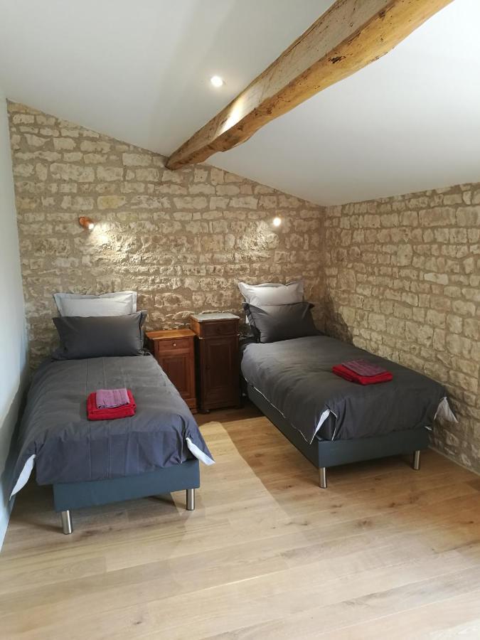Chateau Des Loups - Les Cypres Echire Buitenkant foto