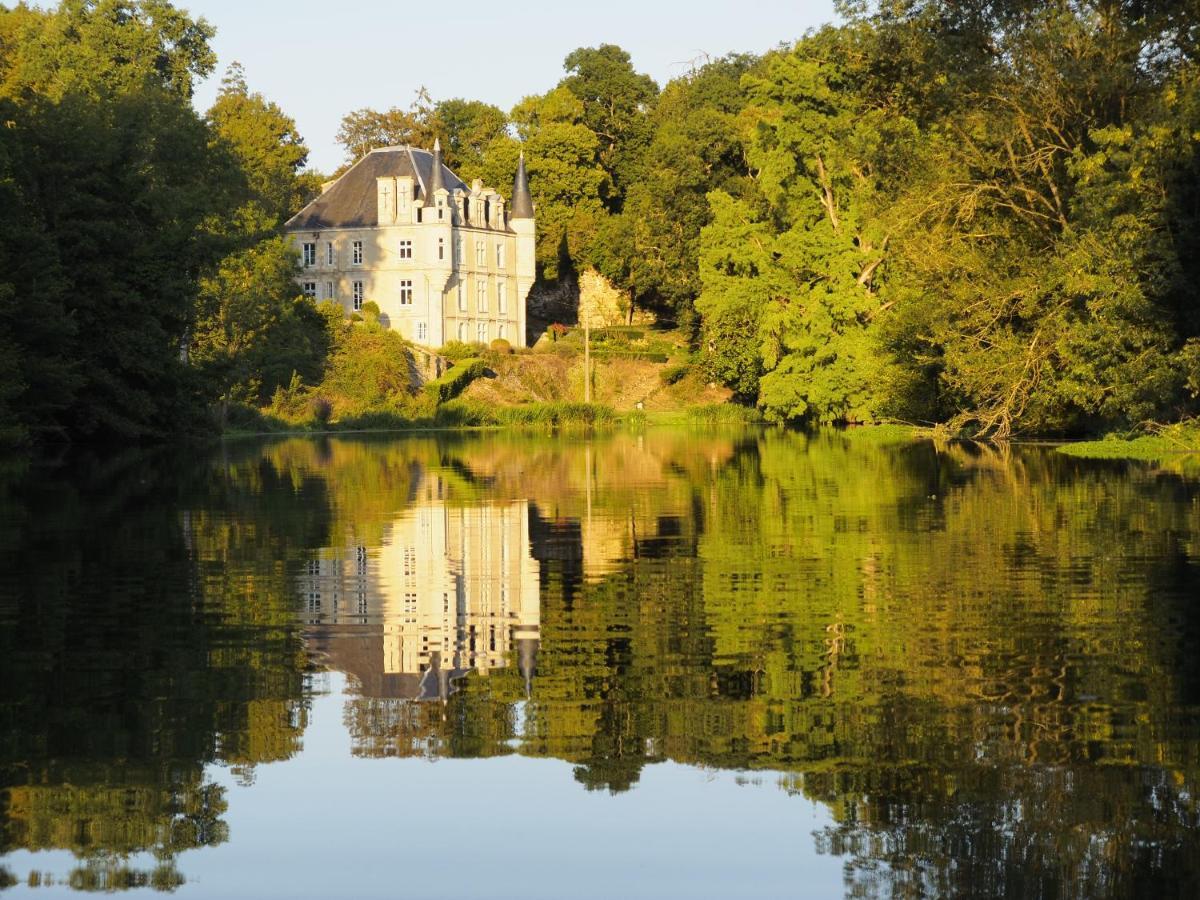 Chateau Des Loups - Les Cypres Echire Buitenkant foto